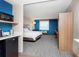 Holiday Inn Express & Suites LANTANA by IHG 3