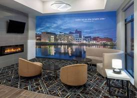 La Quinta Inn & Suites by Wyndham Coralville Iowa City 5