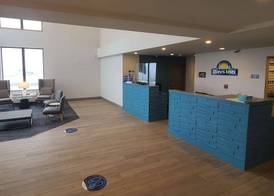 Days Inn by Wyndham Johnson Creek 2