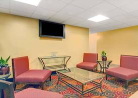 Super 8 by Wyndham Stamford/New York City Area 2