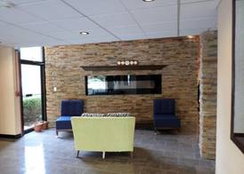 Travelodge by Wyndham Cleveland Lakewood 2