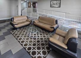 Super 8 by Wyndham Kansas City 3