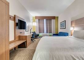 Holiday Inn Express & Suites LAKE ELSINORE by IHG 4