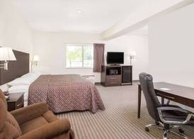 Super 8 by Wyndham Cedar Falls 5