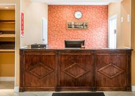 Econo Lodge Lakes Region 2