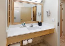 Holiday Inn Express & Suites SAN ANTONIO - BROOKS CITY BASE by IHG 3