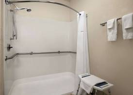 Days Inn & Suites by Wyndham Romeoville 5