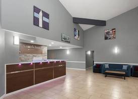 AmericInn by Wyndham Lake Mills 3