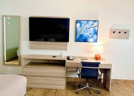 Quality Inn & Suites Victoria South 5