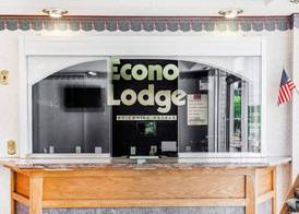 Econo Lodge McDonough South 3