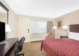 Days Inn by Wyndham Springfield/Phil.Intl Airport 5