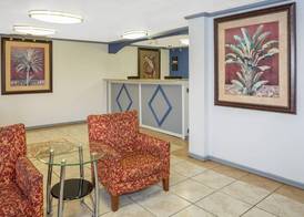Travelodge by Wyndham Fort Myers Cape Coral 2