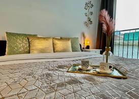 One Lux Stay near Fashion District 5