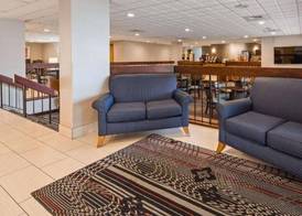 Days Inn by Wyndham Englewood Dayton Airport 3