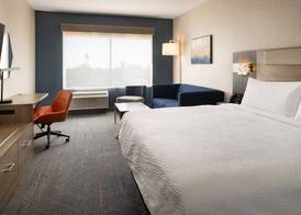 Holiday Inn Express & Suites FRESNO AIRPORT by IHG 3