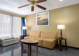 Days Inn by Wyndham Greensboro Airport 3