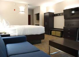 Holiday Inn Express & Suites KINGSPORT-MEADOWVIEW I-26 by IHG 3