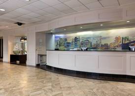 La Quinta Inn & Suites by Wyndham Secaucus Meadowlands 2