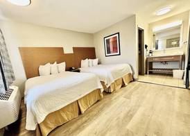Days Inn & Suites by Wyndham Arlington Near Six Flags 3