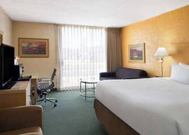 Ramada by Wyndham Tucson 3