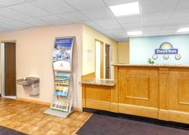 Days Inn by Wyndham Portage Indiana Dunes National Park 3