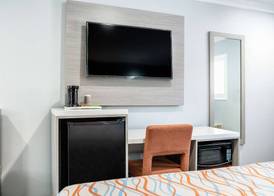 Travelodge Inn & Suites by Wyndham Bell Los Angeles Area 5