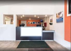 Travelodge by Wyndham Lansing 2