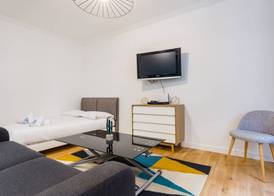 Cozy Studio in the Heart of Paris 2
