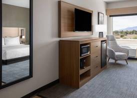 La Quinta Inn & Suites by Wyndham Phoenix West Glendale 3