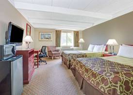 Travelodge by Wyndham Iowa City 4