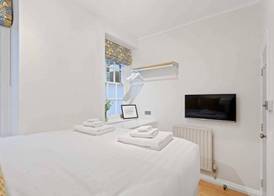 Trendy 1 Bedroom Apartment in the Heart of London 3
