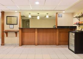 Howard Johnson by Wyndham Allentown/Dorney Hotel & Suites 2