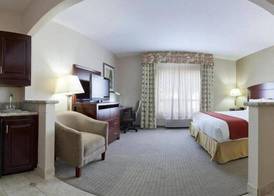 Holiday Inn Express & Suites COLLEGE STATION by IHG 3