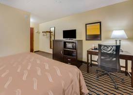Quality Inn & Suites Cincinnati Uptown Norwood 5