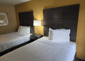 Days Inn by Wyndham Charlotte Northlake 3