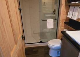 Luxury Cabin with Forest View 6B 4
