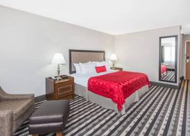 Ramada by Wyndham Springfield North 4