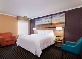 Days Inn by Wyndham Anderson IN 5
