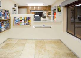 Travelodge by Wyndham Indio 2