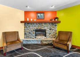 Econo Lodge Inn & Suites Eau Claire South 4