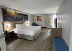 Days Inn by Wyndham Dallas Plano 4