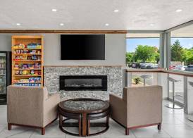 Travelodge by Wyndham Bloomington 3
