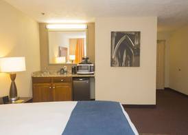 Ivy Court Inn and Suites 5