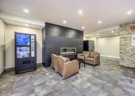 Travelodge by Wyndham Sarnia 5