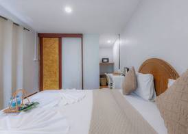 Phi Phi Cozy Seafront Resort 5