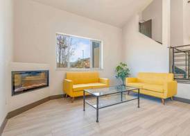Days Inn by Wyndham Thornton 5