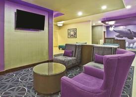 La Quinta Inn & Suites by Wyndham Fairborn Wright-Patterson 2