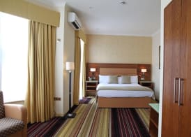 Prom Hotel 4