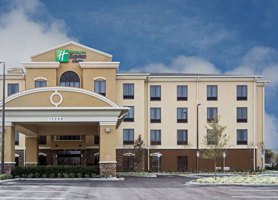 Holiday Inn Express & Suites ORLANDO EAST-UCF AREA by IHG 1
