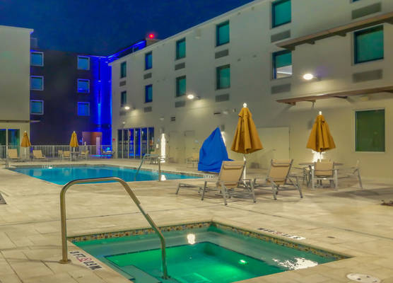 Holiday Inn Express & Suites MIAMI AIRPORT EAST by IHG 1